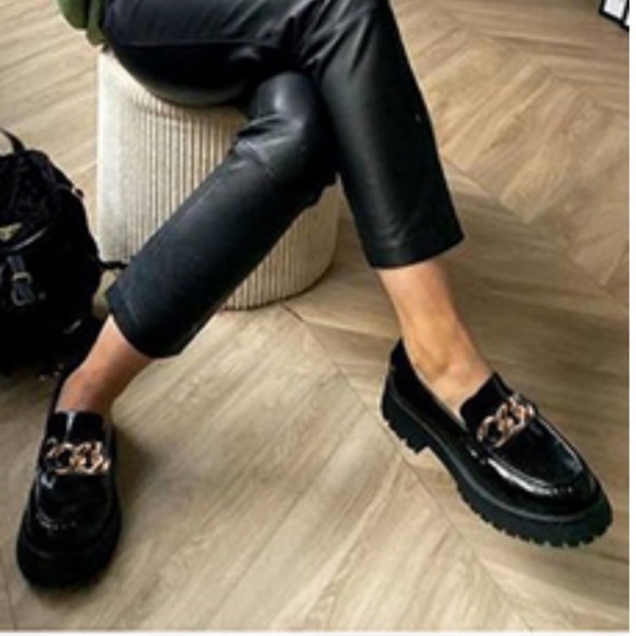 TINSTREE Platform Black Loafers Chain Sz 7 Chunky Heel Slip On Round Toe Shoes - Picture 14 of 14